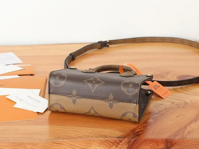 Louis Vuitton OnTheGo Mini Sac Messager Marron Beige Monogramme Toile Enduite 5