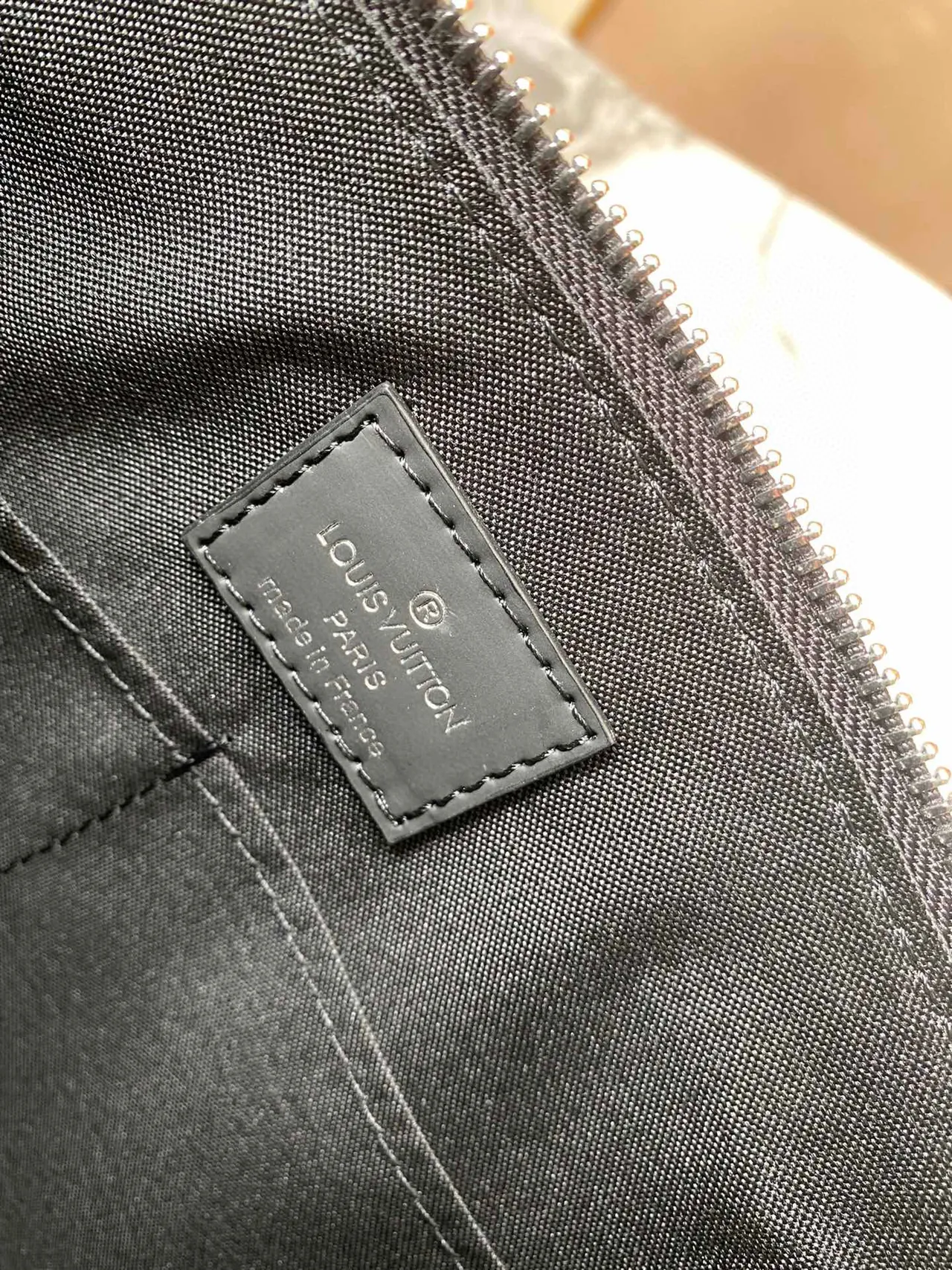 Louis Vuitton OnTheGo PM Sac bandoulière Gris Monogram 2