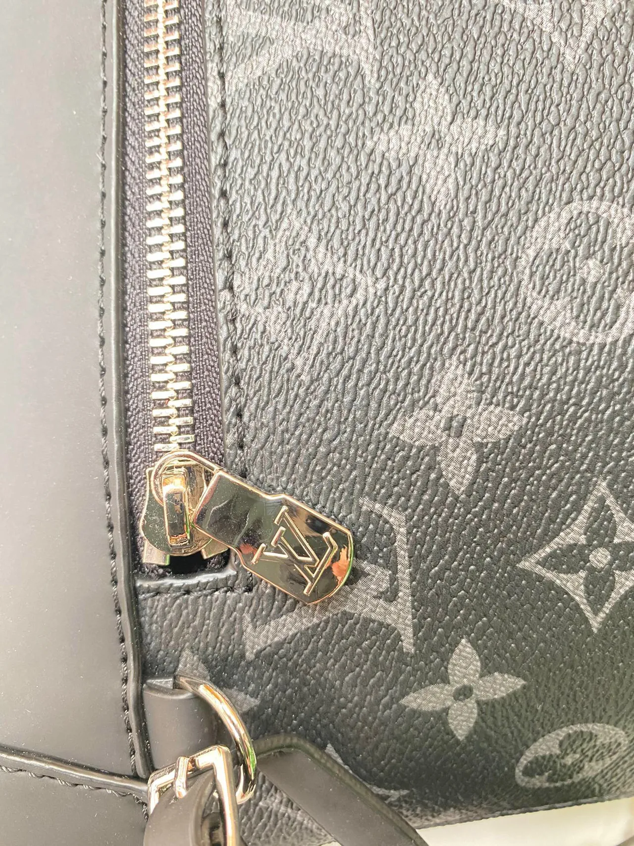 Louis Vuitton OnTheGo PM Sac bandoulière Gris Monogram 5