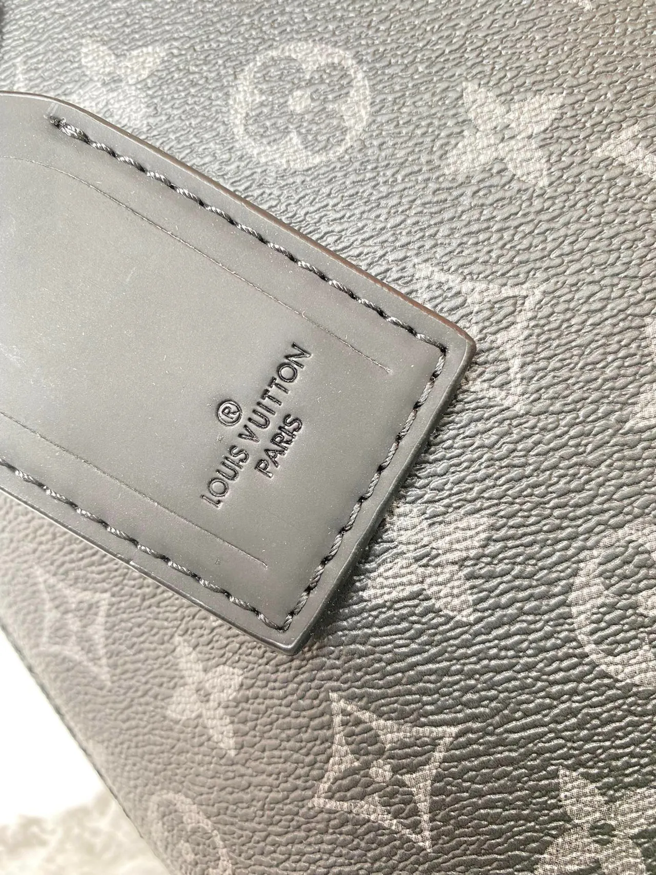 Louis Vuitton OnTheGo PM Sac bandoulière Gris Monogram 6