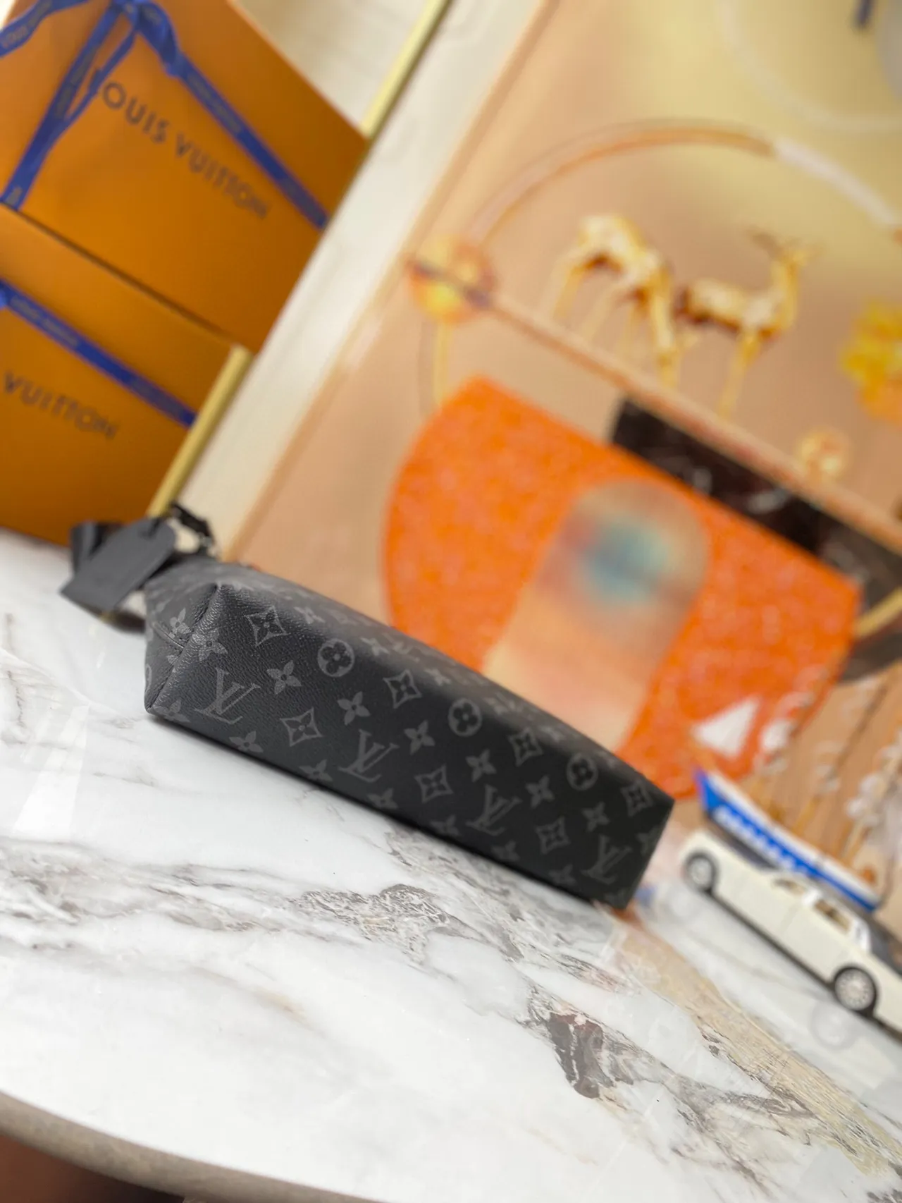 Louis Vuitton OnTheGo PM Sac bandoulière Gris Monogram 7