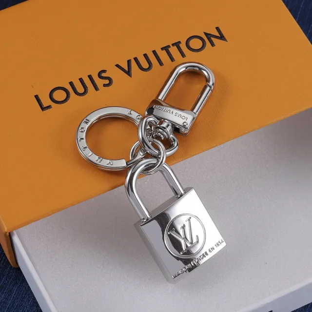 Louis Vuitton Padlock Key Holder Gold Silver Engraved Monogram Phone Case 5