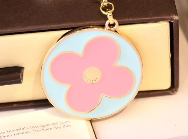 Louis Vuitton Pink Multicolor Enamel Flower Charms Gold-Tone Hardware Crossbody Bag 2