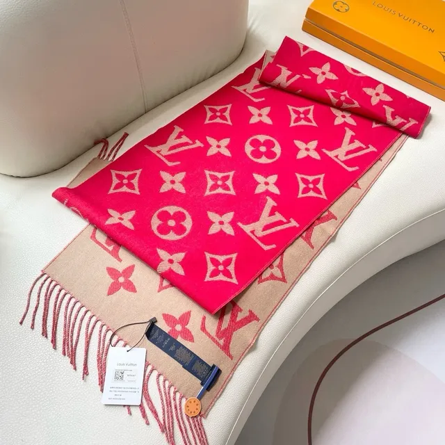 Écharpe Louis Vuitton Rouge Beige Imprimé Monogramme à Franges en Cachemire 6
