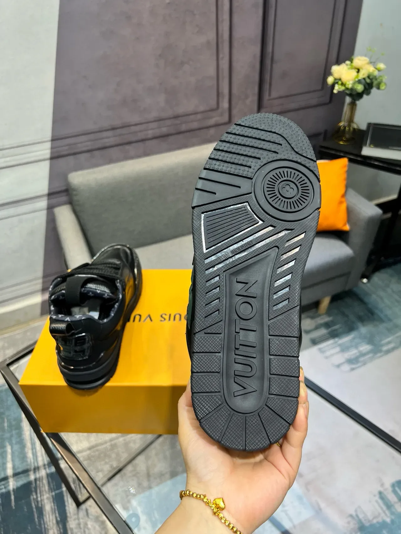 Louis Vuitton Run Away Black Green Pebbled Leather Translucent Flower Motif Lifestyle Sneakers 7