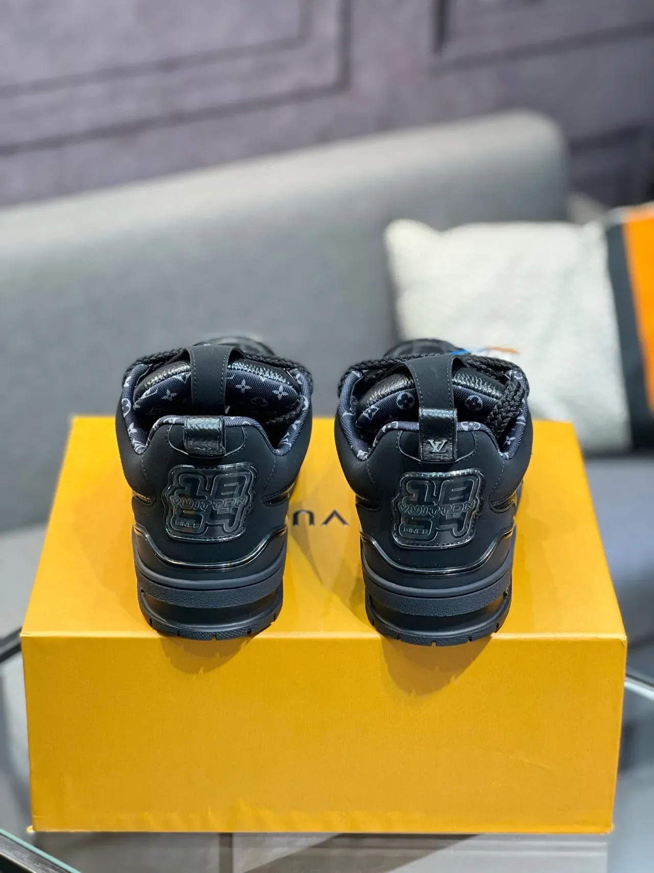 Louis Vuitton Run Away Black Green Pebbled Leather Translucent Flower Motif Lifestyle Sneakers 8