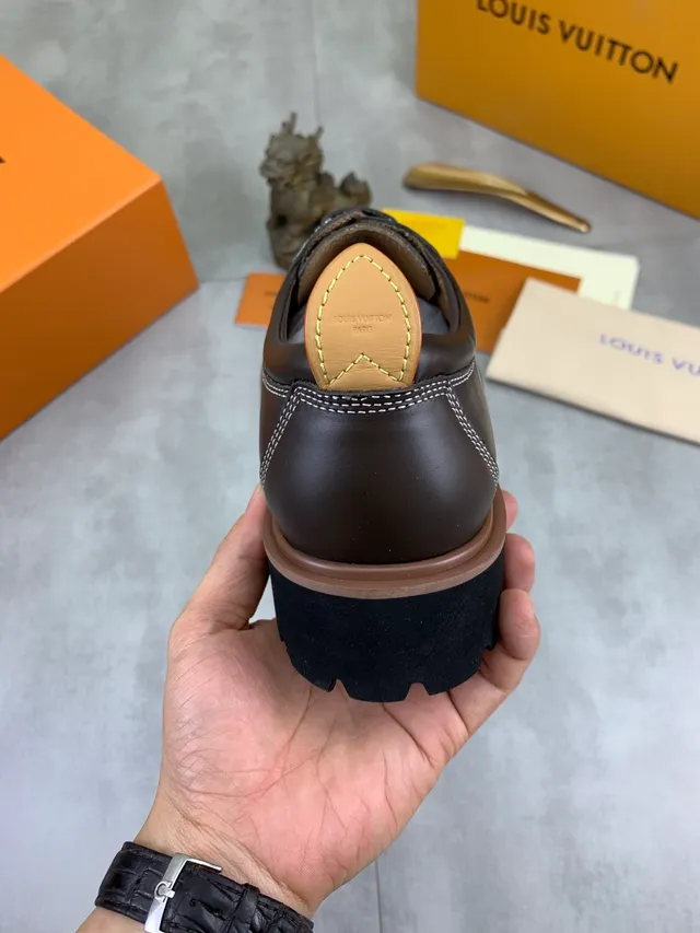 Louis Vuitton Run Away Sapatos Oxford Marrom Bege Sola Chunky Lug Sole com Topstitching em Contraste 3