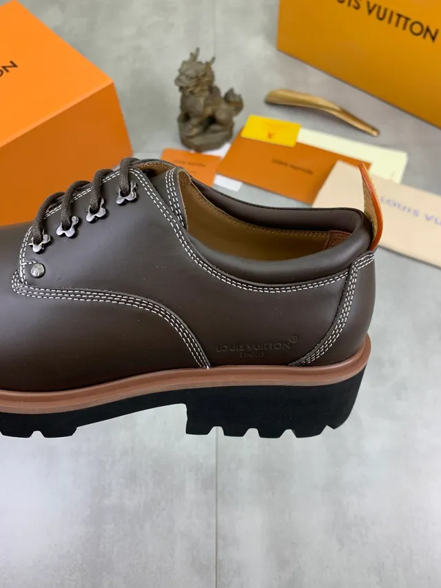 Louis Vuitton Run Away Sapatos Oxford Marrom Bege Sola Chunky Lug Sole com Topstitching em Contraste 4