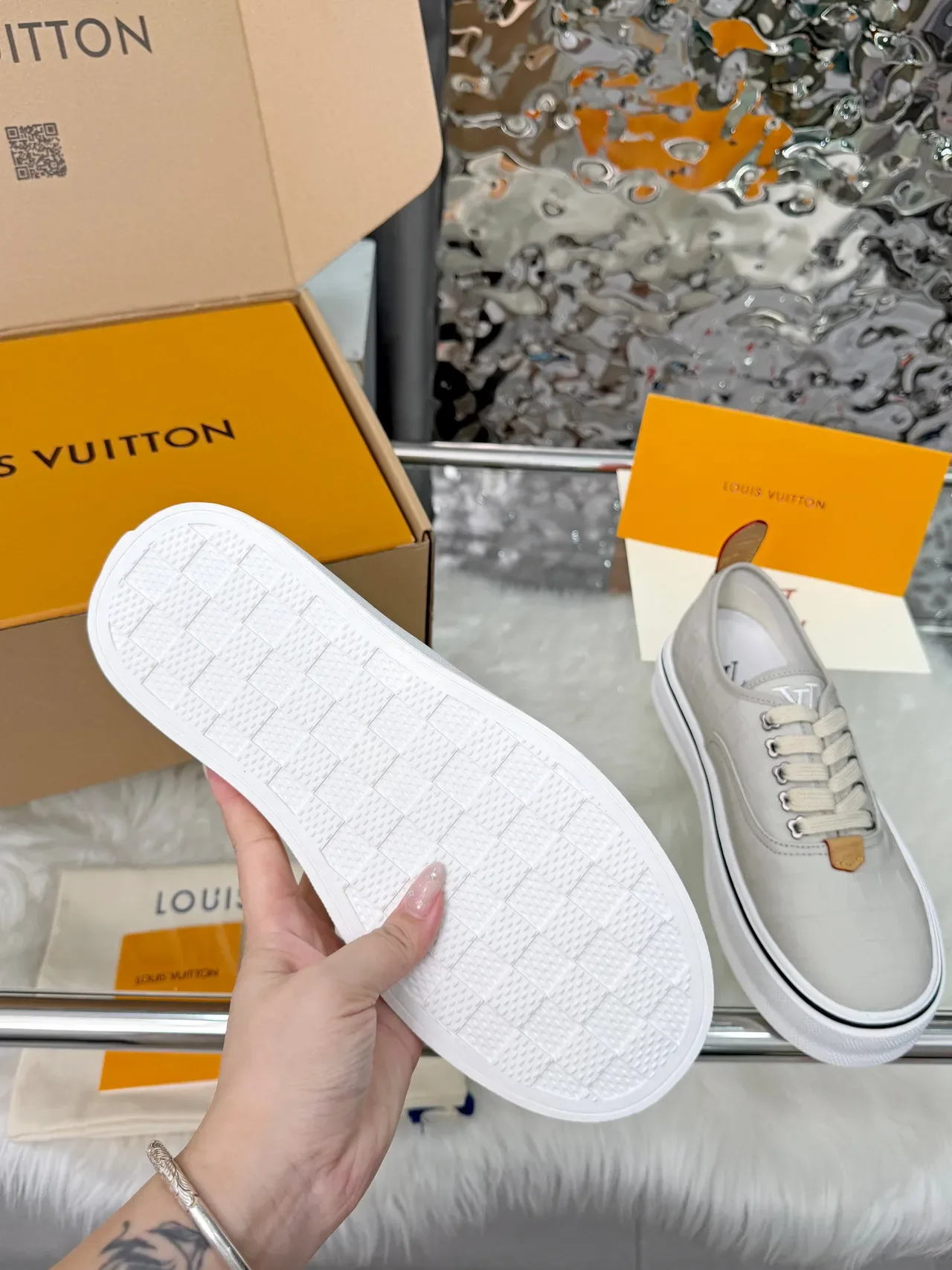 Louis Vuitton Run Away Gray White Croc-Embossed Leather Platform Sole Lifestyle Sneakers 2