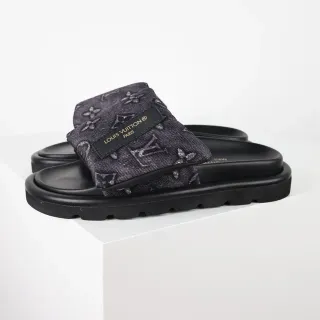 Louis Vuitton Run Away मोनोग्राम कैनवास स्लिपर