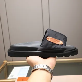 Louis Vuitton Run Away Monogram भरपूर पट्टा स्लिपर