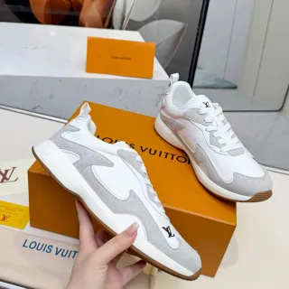 Louis Vuitton Run Away zapatillas lifestyle blancas y grises