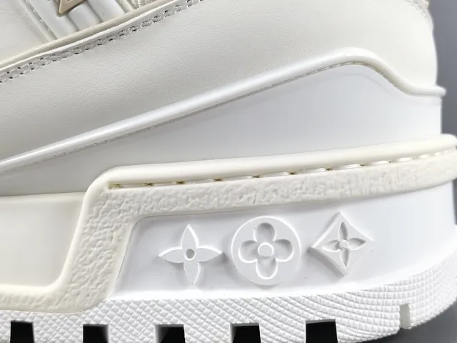 Louis Vuitton Run Away White Beige Platform Sole Monogram-Molded Midsole Chunky Sneakers 7