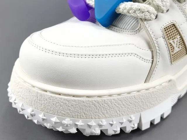 Louis Vuitton Run Away White Beige Platform Sole Monogram-Molded Midsole Chunky Sneakers 9