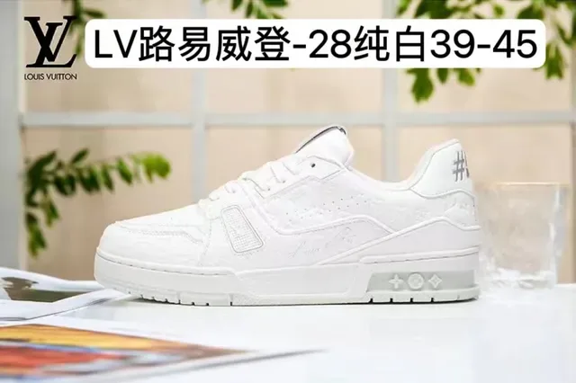 Louis Vuitton Run Away Blanc Deep Navy Gris Sneakers Lifestyle 6