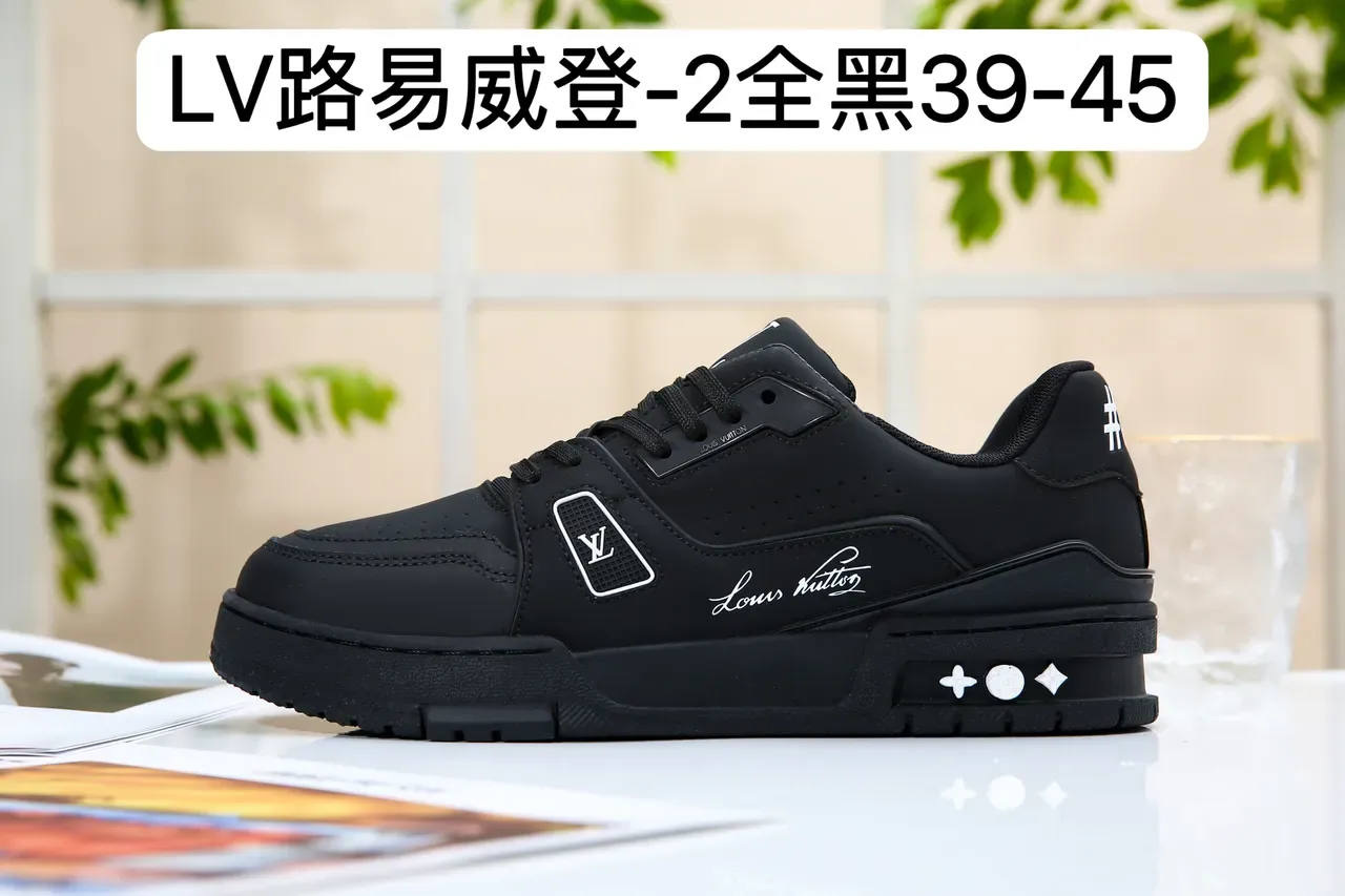 Louis Vuitton Run Away Blanc Deep Navy Gris Sneakers Lifestyle 9