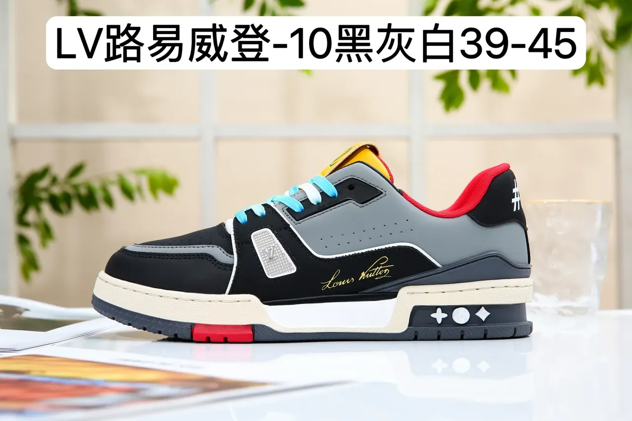 Louis Vuitton Run Away Blanc Deep Navy Gris Sneakers Lifestyle 10