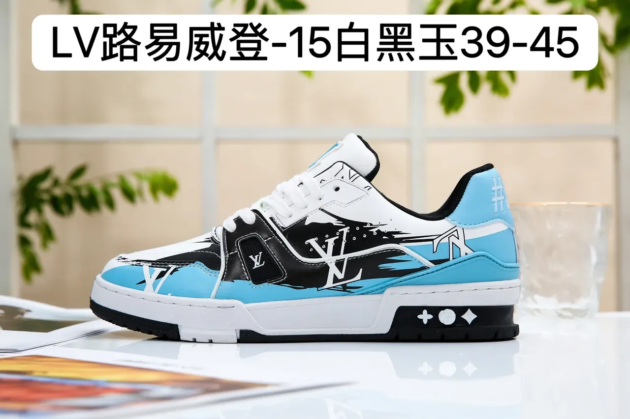 Louis Vuitton Run Away Blanc Deep Navy Gris Sneakers Lifestyle 12