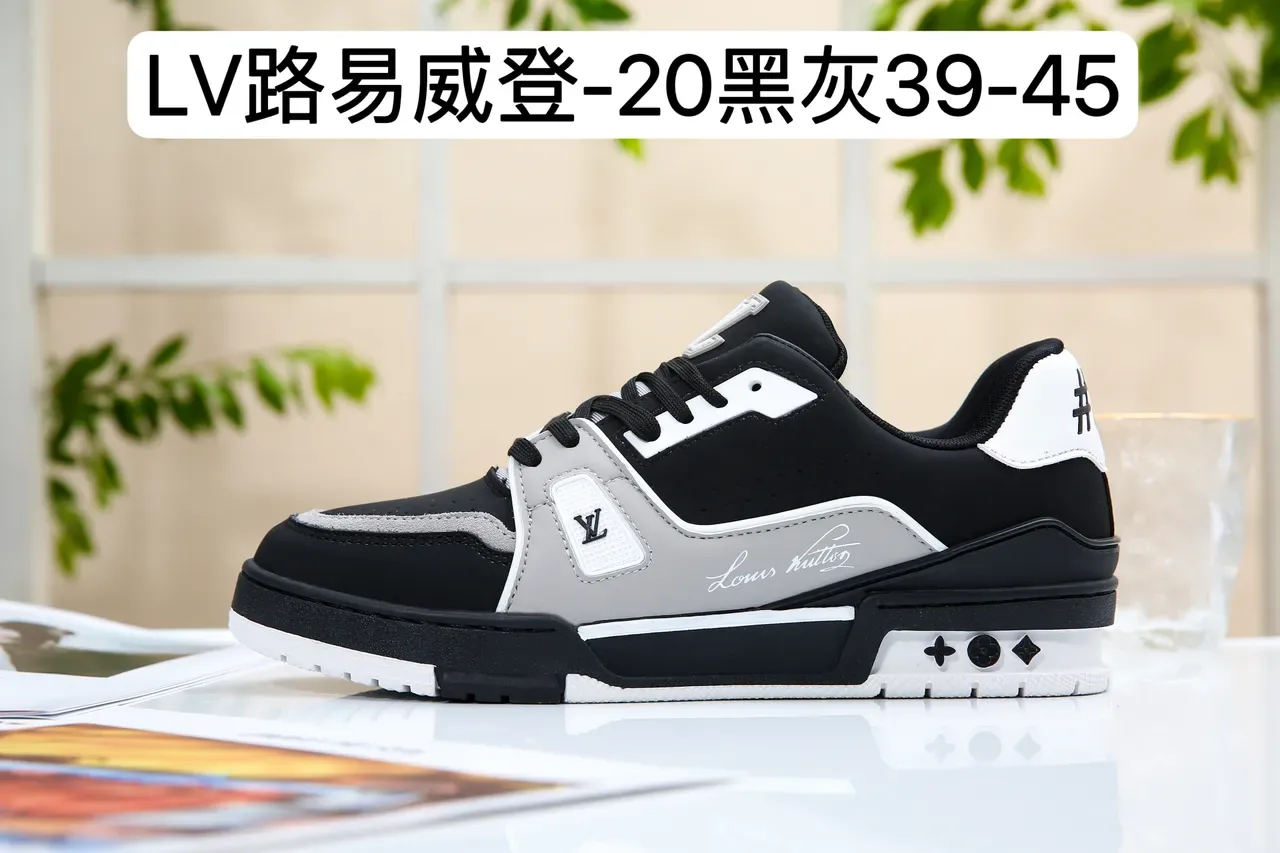 Louis Vuitton Run Away Blanc Deep Navy Gris Sneakers Lifestyle 14