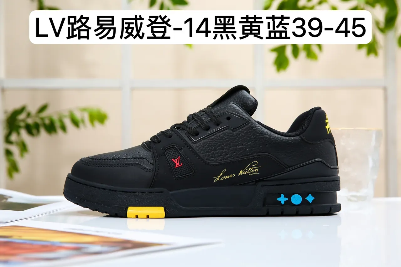 Louis Vuitton Run Away Blanc Deep Navy Gris Sneakers Lifestyle 15