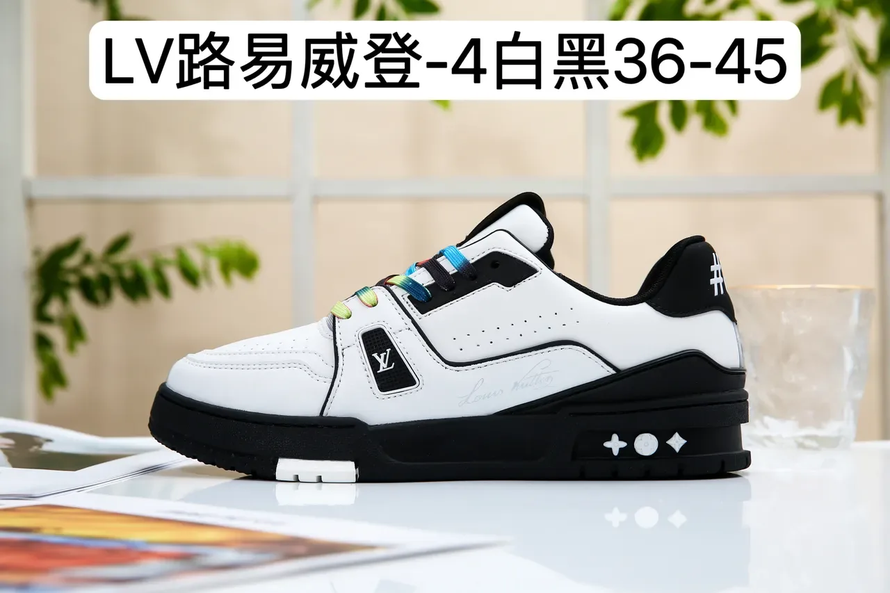 Louis Vuitton Run Away Blanc Deep Navy Gris Sneakers Lifestyle 18