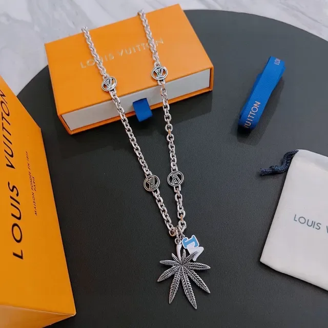Louis Vuitton Silver Blue Curb Chain Monogram-Link Design Necklace 9