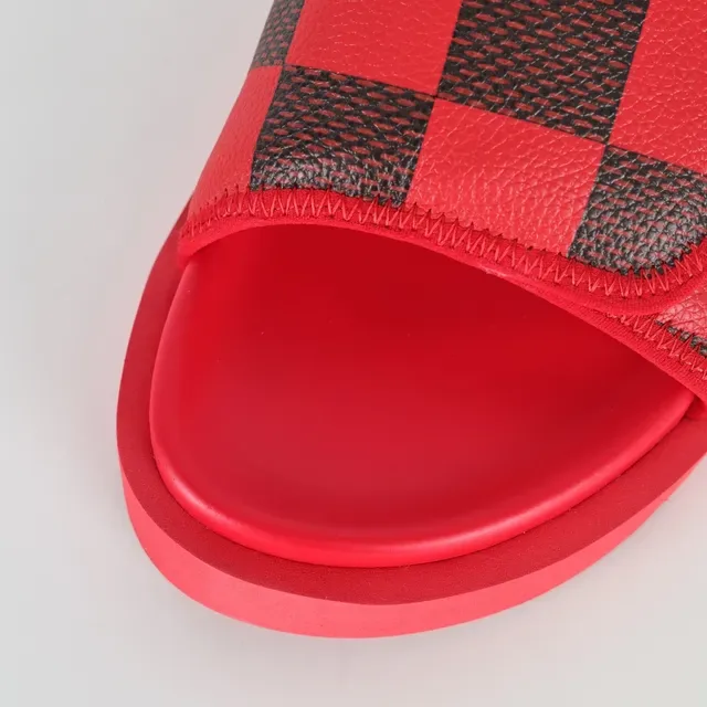 Louis Vuitton Slide Rouge et Noir Damier Check chaussons 5