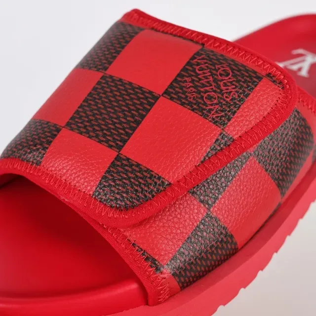 Louis Vuitton Slide Rouge et Noir Damier Check chaussons 6
