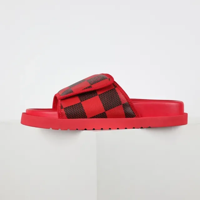 Louis Vuitton Slide Rouge et Noir Damier Check chaussons 9