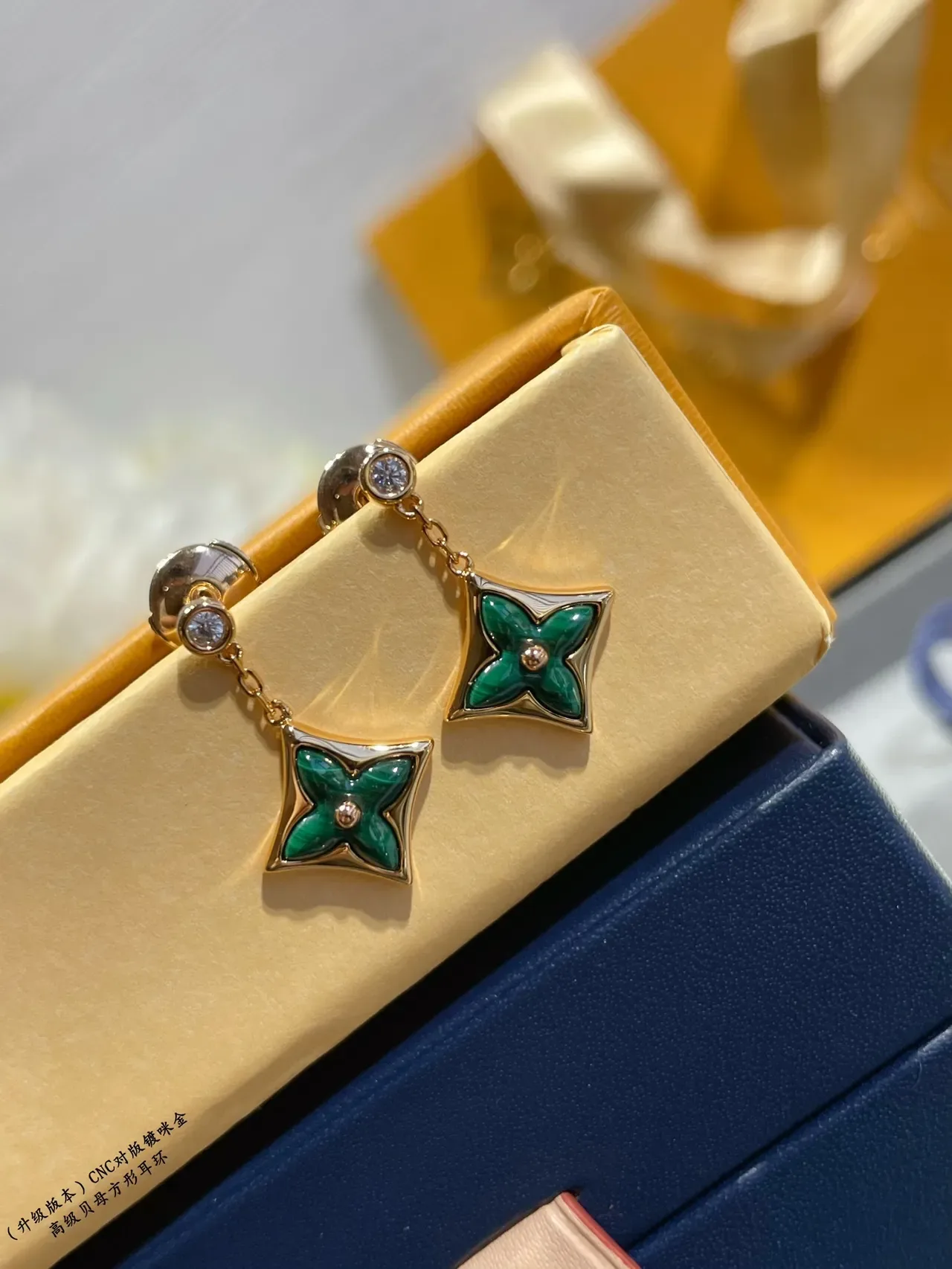 Louis Vuitton White Gold Quatrefoil Floral Pendant Metal Earrings 4