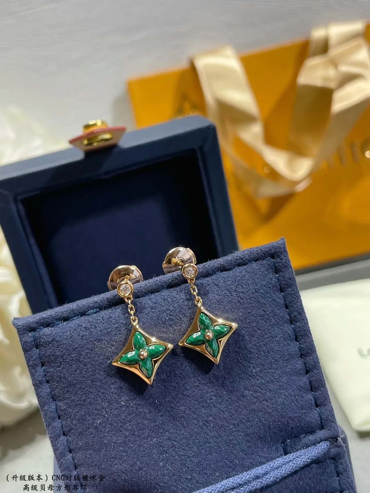 Louis Vuitton White Gold Quatrefoil Floral Pendant Metal Earrings 6