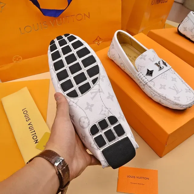 Louis Vuitton Blanc Gris Imprimé Monogramme Cuir Métal LV Boucle Loafer 4
