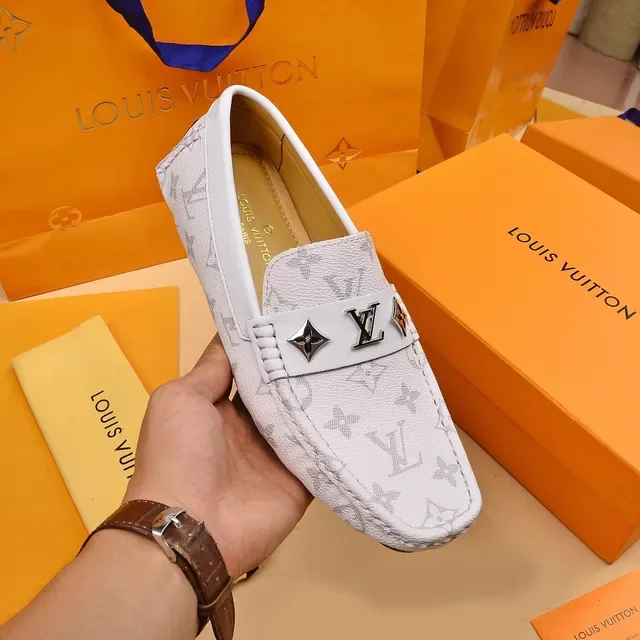 Louis Vuitton Blanc Gris Imprimé Monogramme Cuir Métal LV Boucle Loafer 6