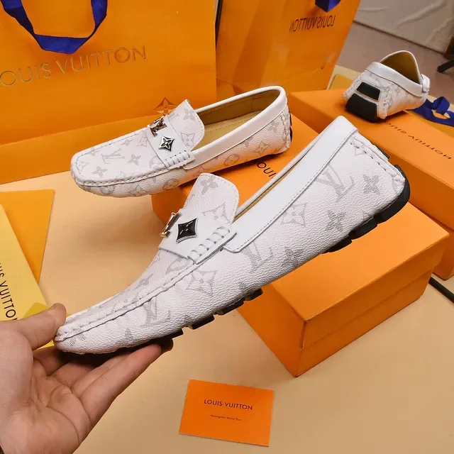 Louis Vuitton Blanc Gris Imprimé Monogramme Cuir Métal LV Boucle Loafer 7