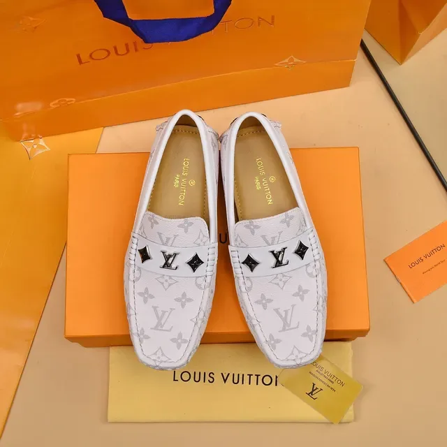Louis Vuitton Blanc Gris Imprimé Monogramme Cuir Métal LV Boucle Loafer 9
