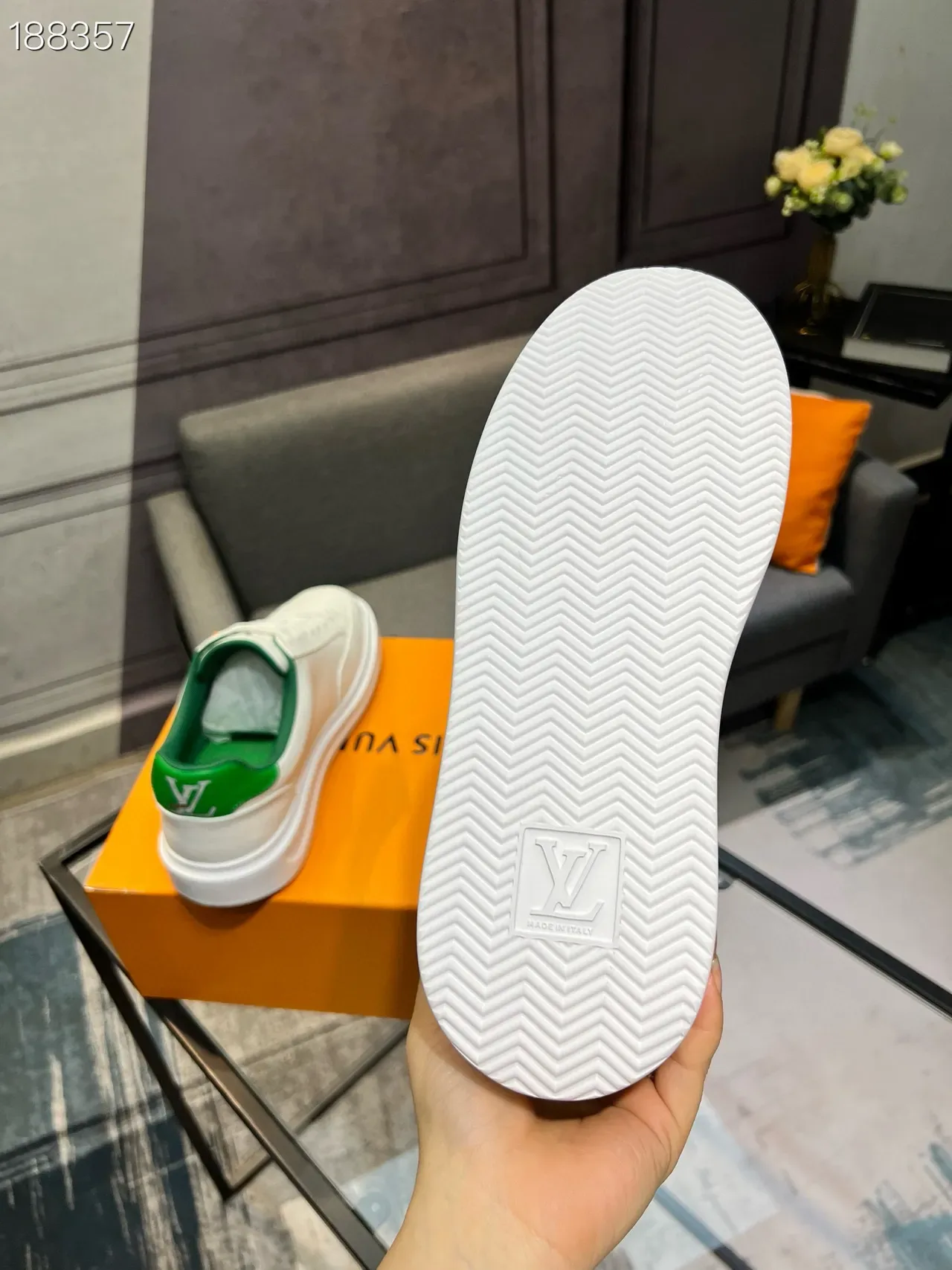 Louis Vuitton White Green Low-Top Smooth Leather Lifestyle Sneakers 3