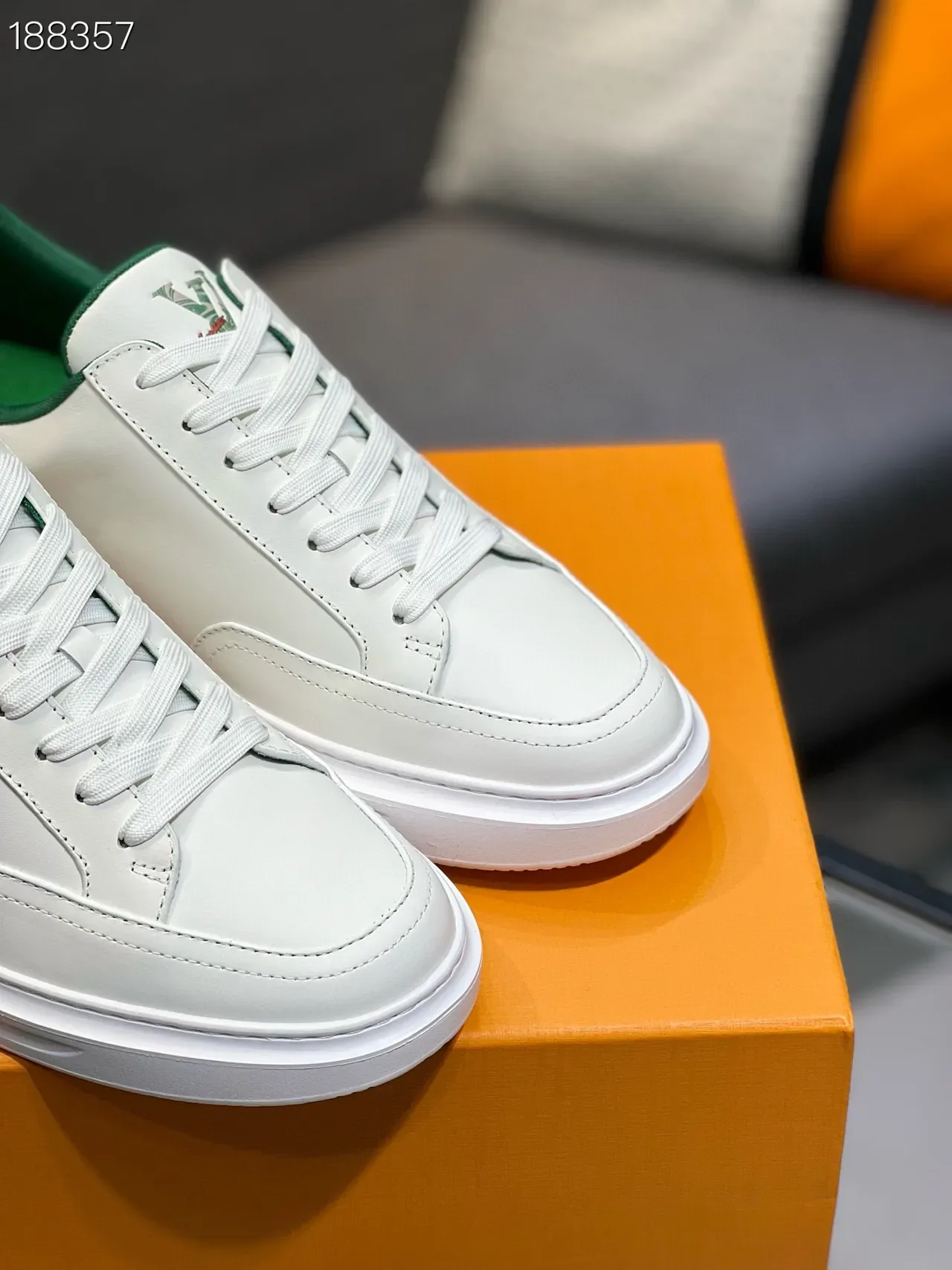 Louis Vuitton White Green Low-Top Smooth Leather Lifestyle Sneakers 4
