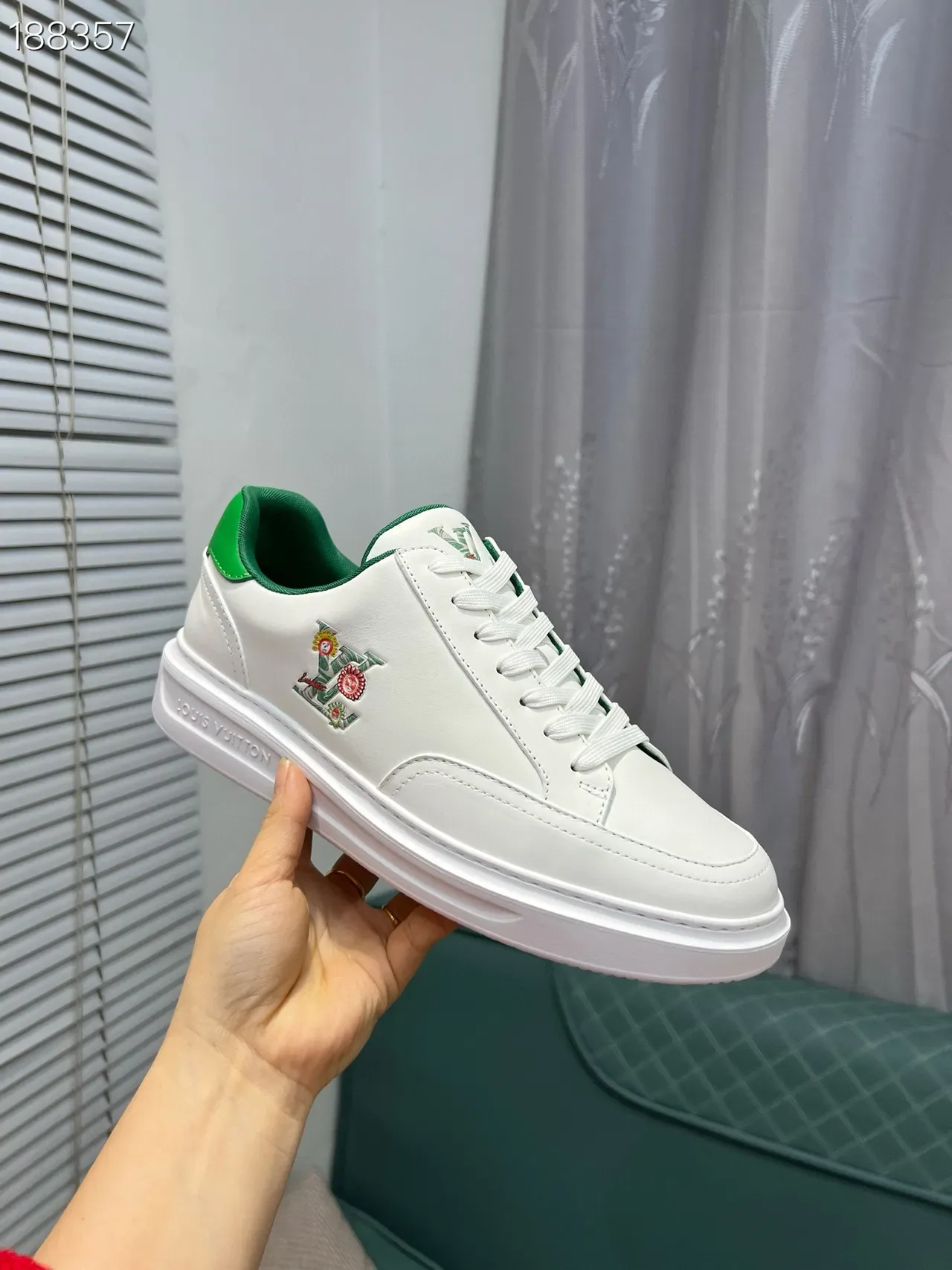 Louis Vuitton White Green Low-Top Smooth Leather Lifestyle Sneakers 7