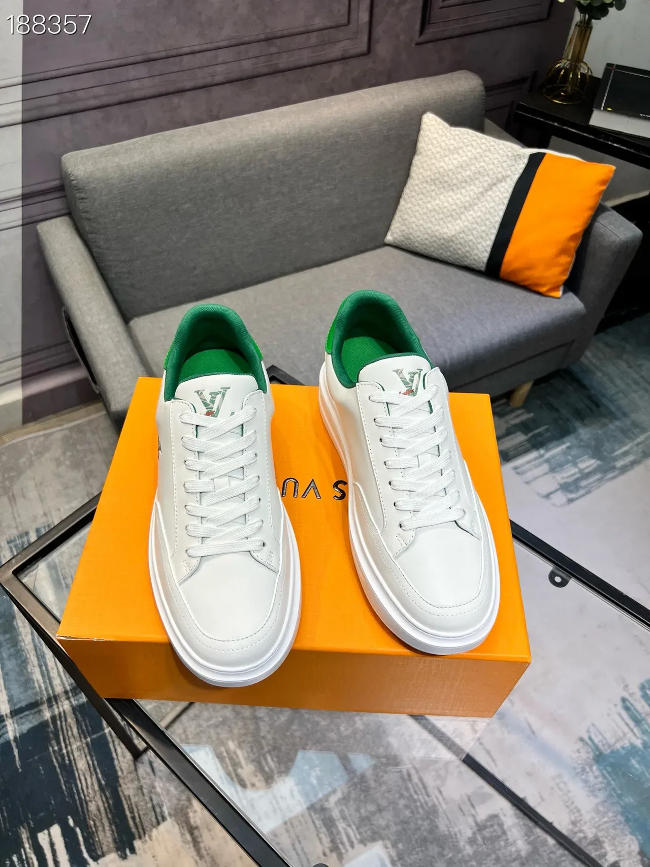 Louis Vuitton White Green Low-Top Smooth Leather Lifestyle Sneakers 8