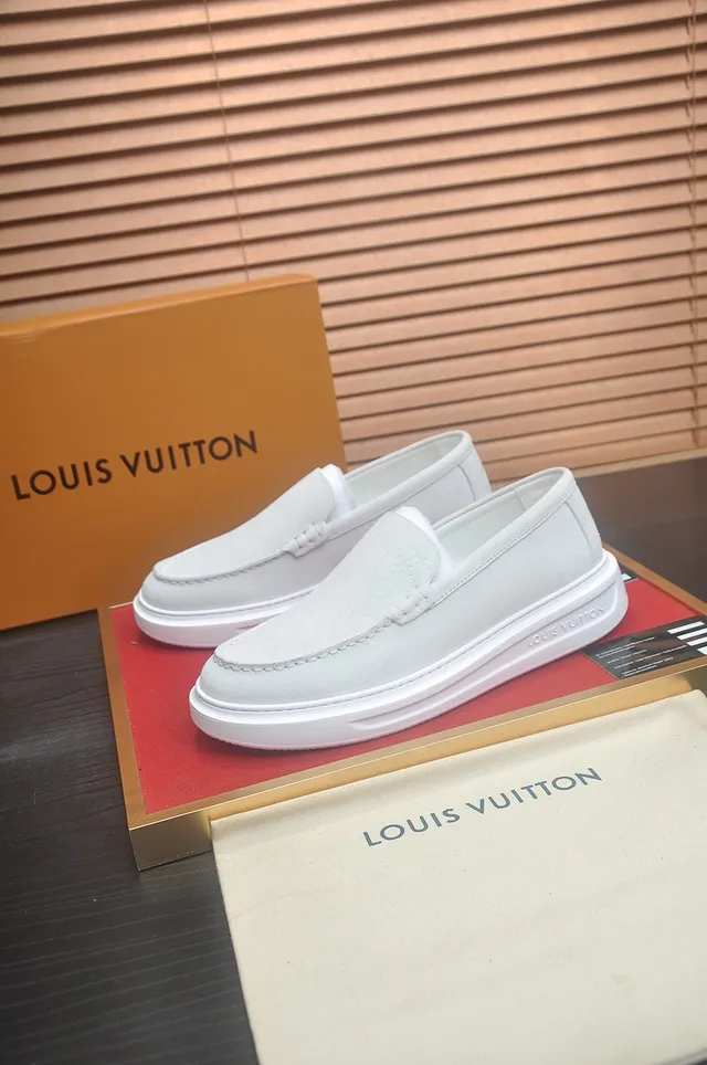 Louis Vuitton Couro branco / camurça Moccasin-stitched Vamp Loafer 3
