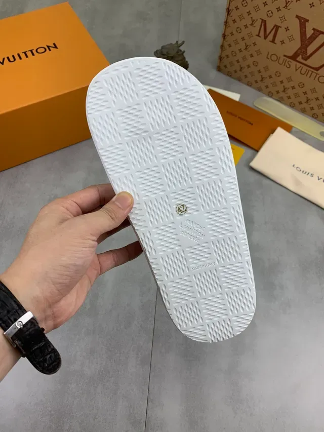 Louis Vuitton White Leather Thong Strap Slippers 2