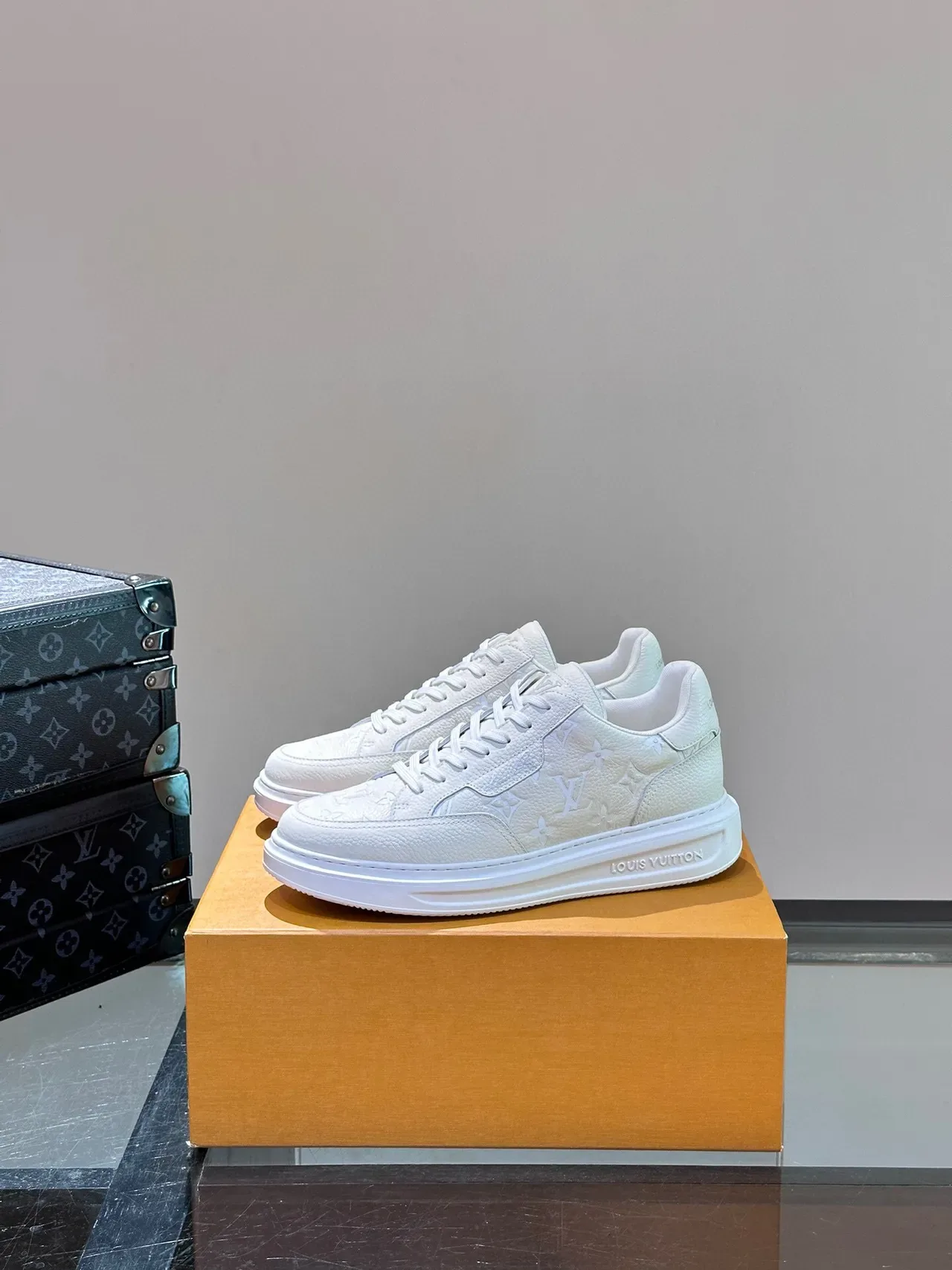 Louis Vuitton 白色 印花皮革 色调浮雕 生活方式运动鞋 3
