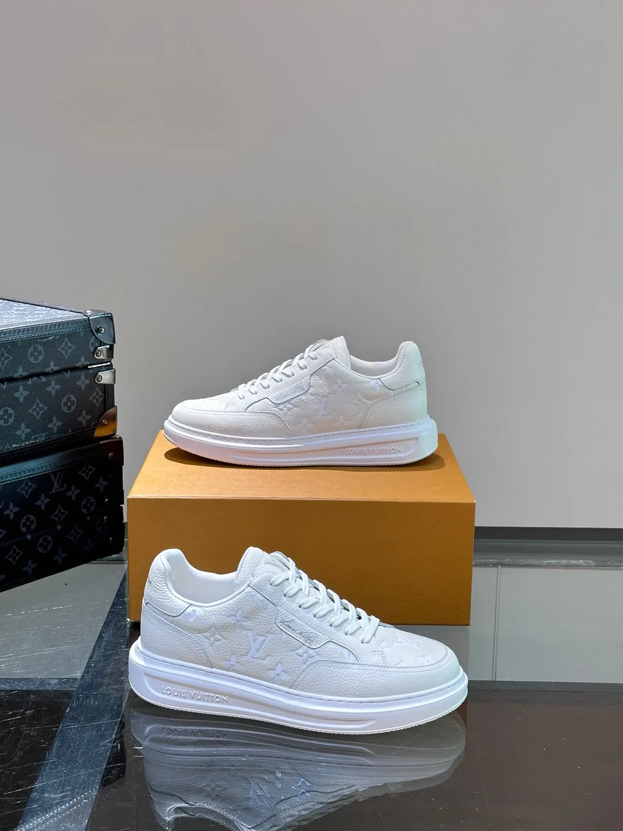 Louis Vuitton 白色 印花皮革 色调浮雕 生活方式运动鞋 4