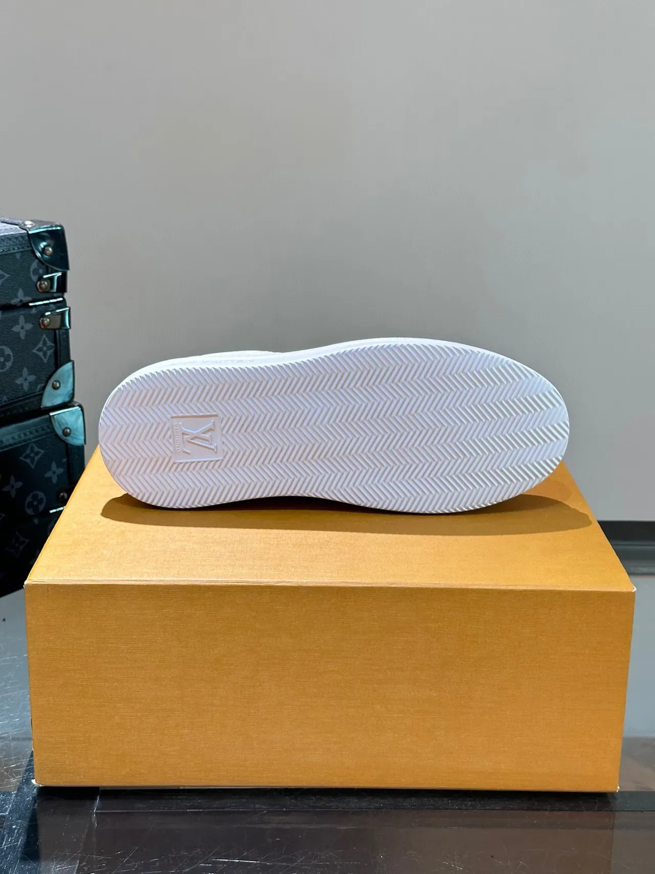Louis Vuitton 白色 印花皮革 色调浮雕 生活方式运动鞋 9