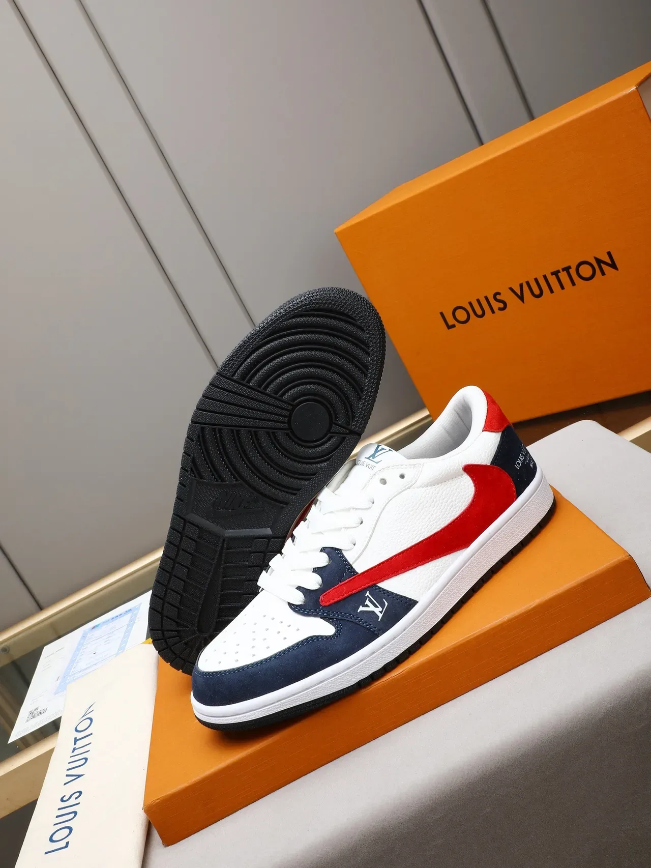 Louis Vuitton Sneakers Lifestyle Blanc Navy Low-Top Layered En Suede Et Cuir 4