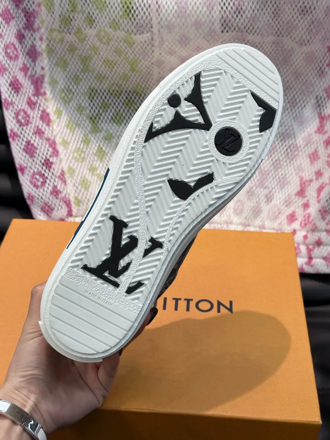 Louis Vuitton সাদা নেভি মনোগ্রাম টেক্সটাইল লেদার অ্যাকসেন্ট লাইফস্টাইল স্নিকার 8