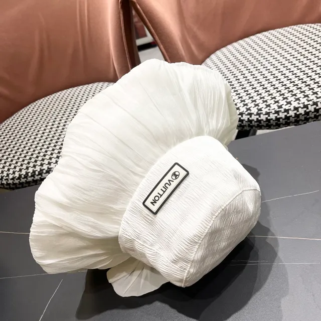 Chapéu de Balde Louis Vuitton Branco Amassado com Babados 2