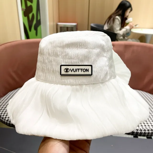Chapéu de Balde Louis Vuitton Branco Amassado com Babados 4