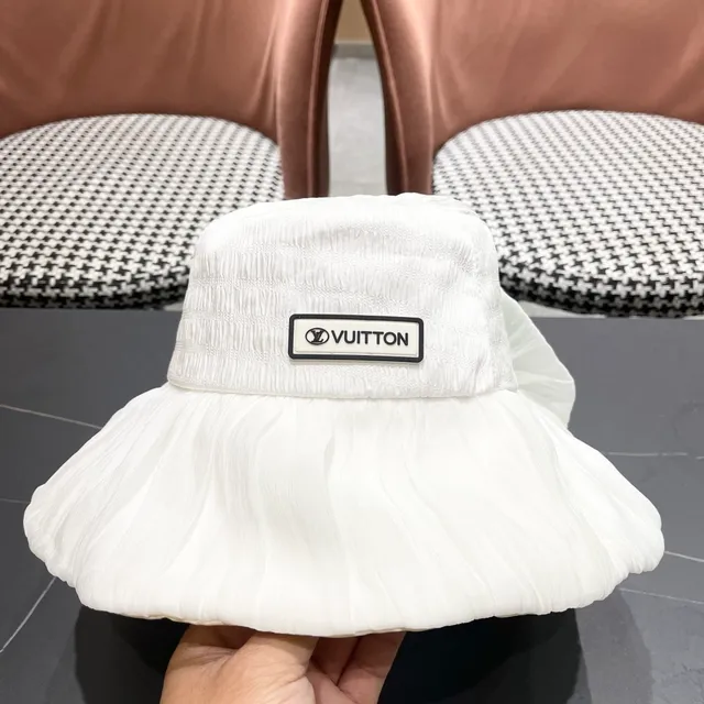 Chapéu de Balde Louis Vuitton Branco Amassado com Babados 5