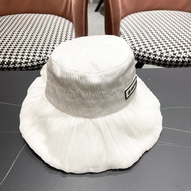 Chapéu de Balde Louis Vuitton Branco Amassado com Babados 8